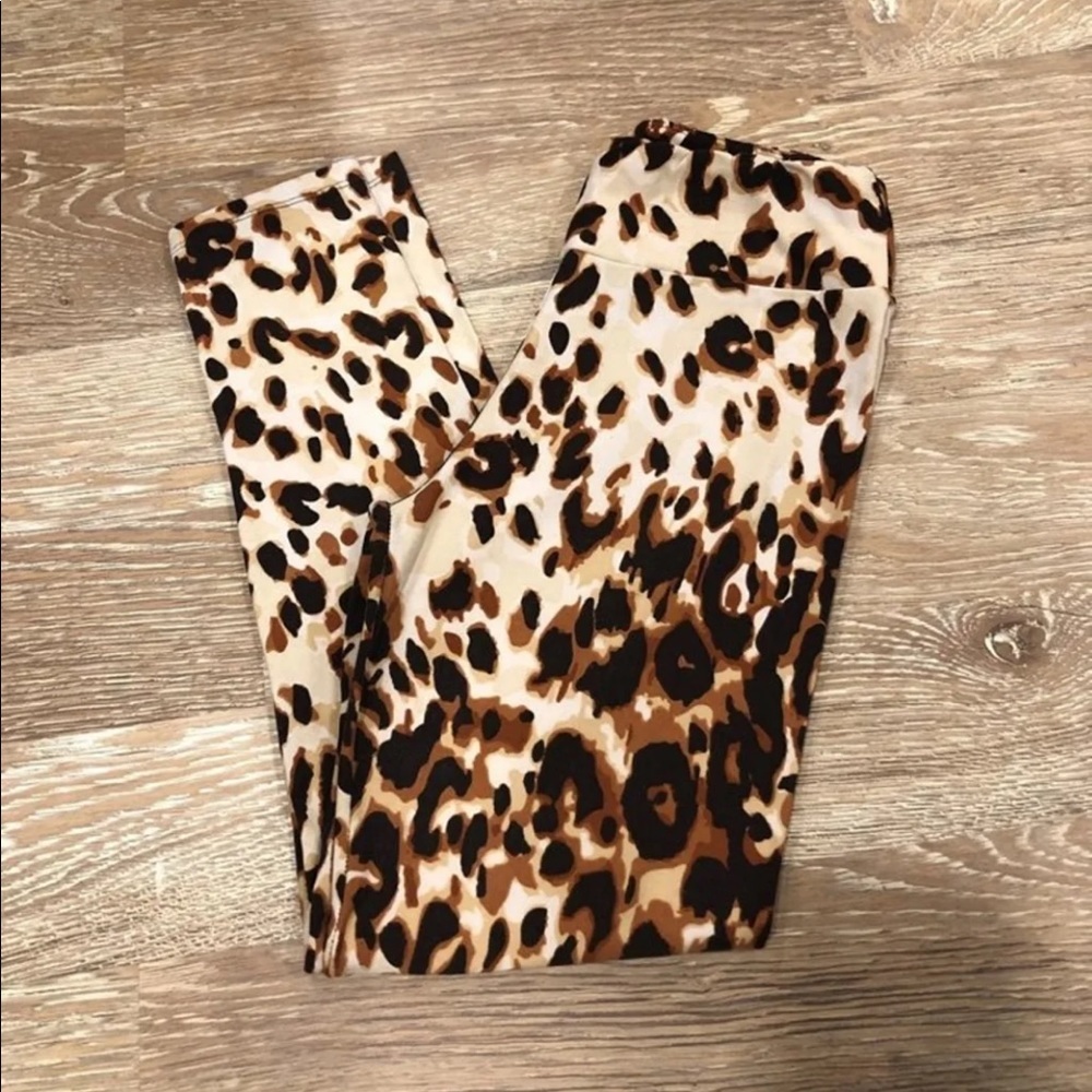LuLaRoe Leopard print Leggings OS